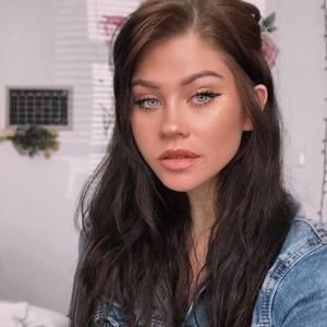 Meet your Posher, Makayla